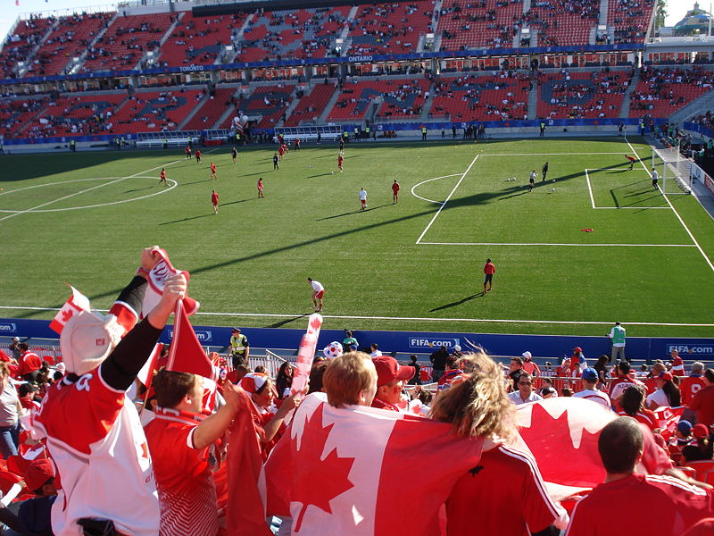Fichier:800px-Canadian supporters, FIFA U20 World Cup 2007.jpg