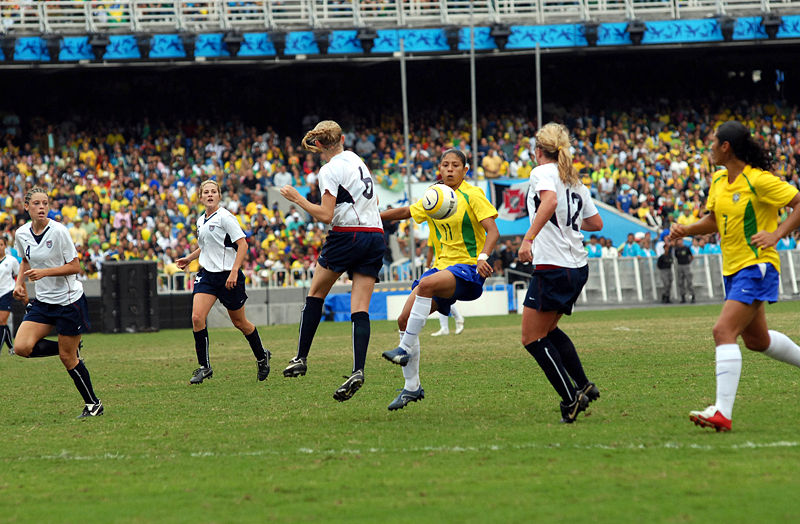 Fichier:800px-Women's football final at 2007 Pan Ams.jpg